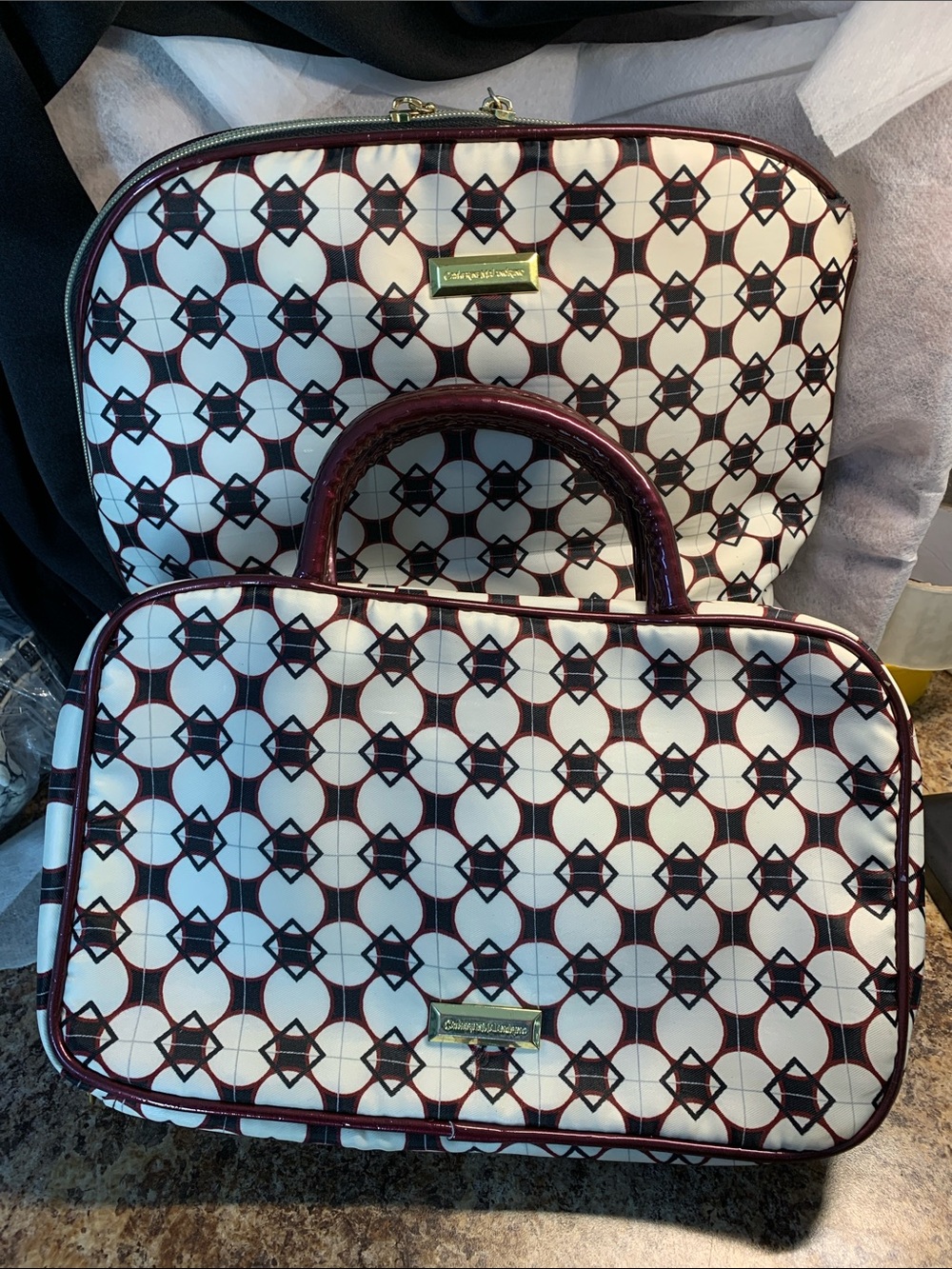 Catherine Malandrino  2Pc  Bags Only Geometric Travel Set Burgundy/White